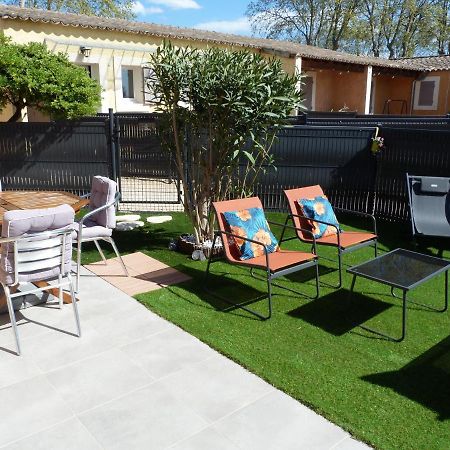 Appart Cosy Avec Son Exterieur Chaleureux,Piscine Et Parking Prive Fontvieille Exteriér fotografie