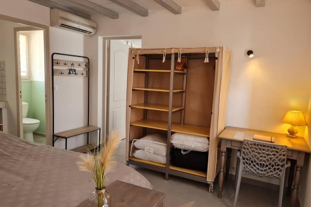 Appart Cosy Avec Son Exterieur Chaleureux,Piscine Et Parking Prive Fontvieille Exteriér fotografie