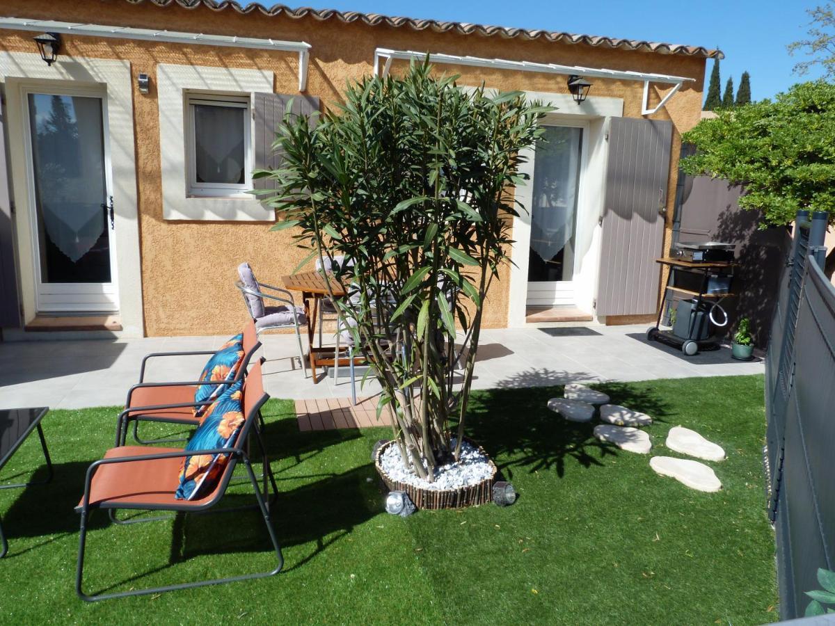 Appart Cosy Avec Son Exterieur Chaleureux,Piscine Et Parking Prive Fontvieille Exteriér fotografie