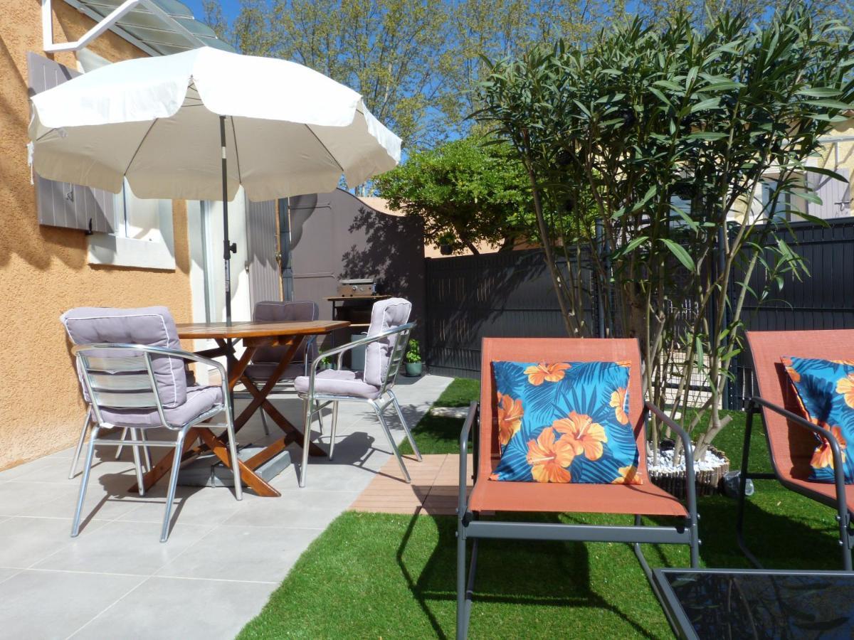 Appart Cosy Avec Son Exterieur Chaleureux,Piscine Et Parking Prive Fontvieille Exteriér fotografie